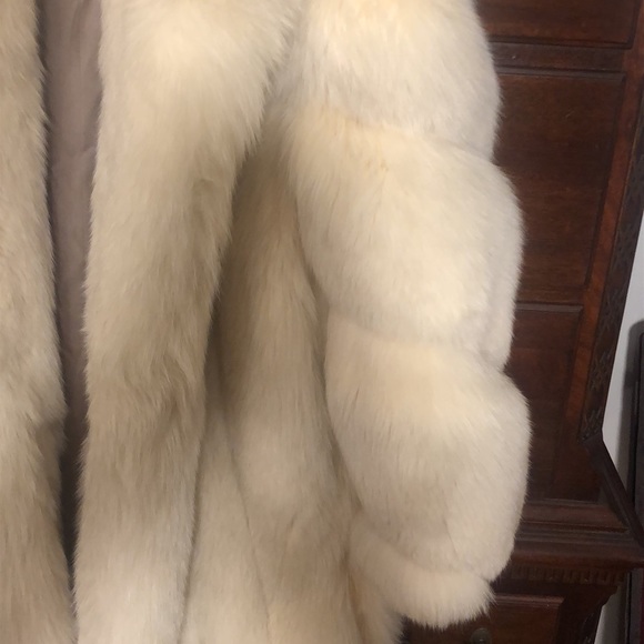 White Arctic Fox Coat - Picture 5 of 10